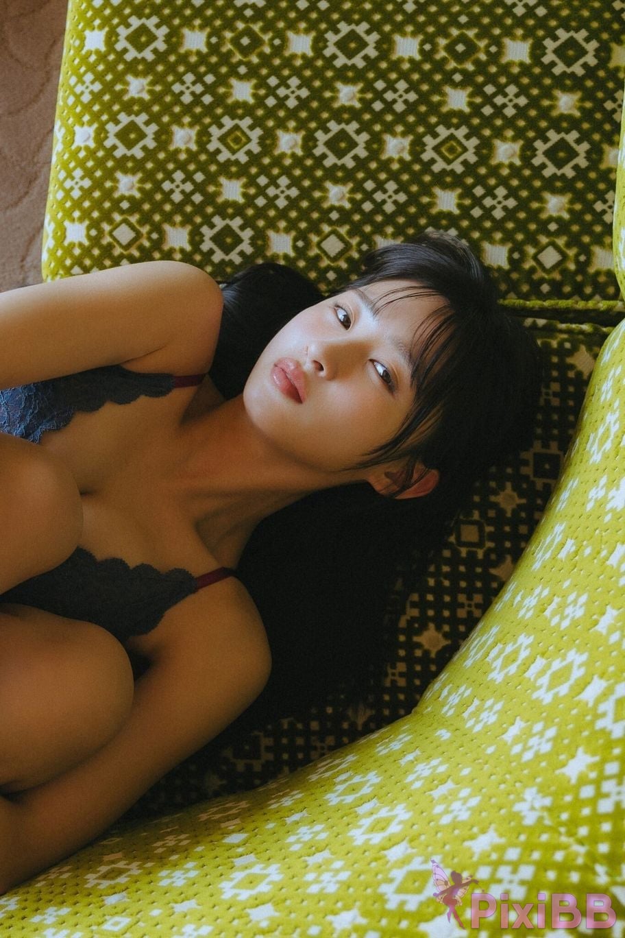 Japanese Idol Hinata Matsumoto FRIDAY digital photo book Bodies staring at each other Vol.2 100 Page super deluxe edition PixiBB.COM 066