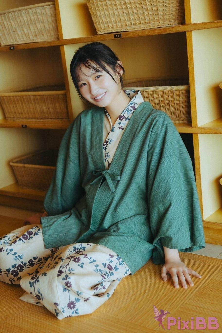 Japanese Idol Hinata Matsumoto FRIDAY digital photo book Bodies staring at each other Vol.2 100 Page super deluxe edition PixiBB.COM 081