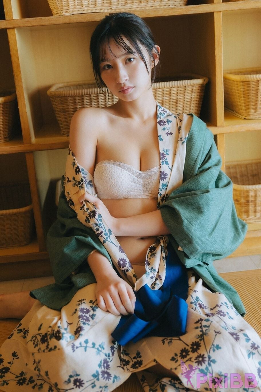 Japanese Idol Hinata Matsumoto FRIDAY digital photo book Bodies staring at each other Vol.2 100 Page super deluxe edition PixiBB.COM 082