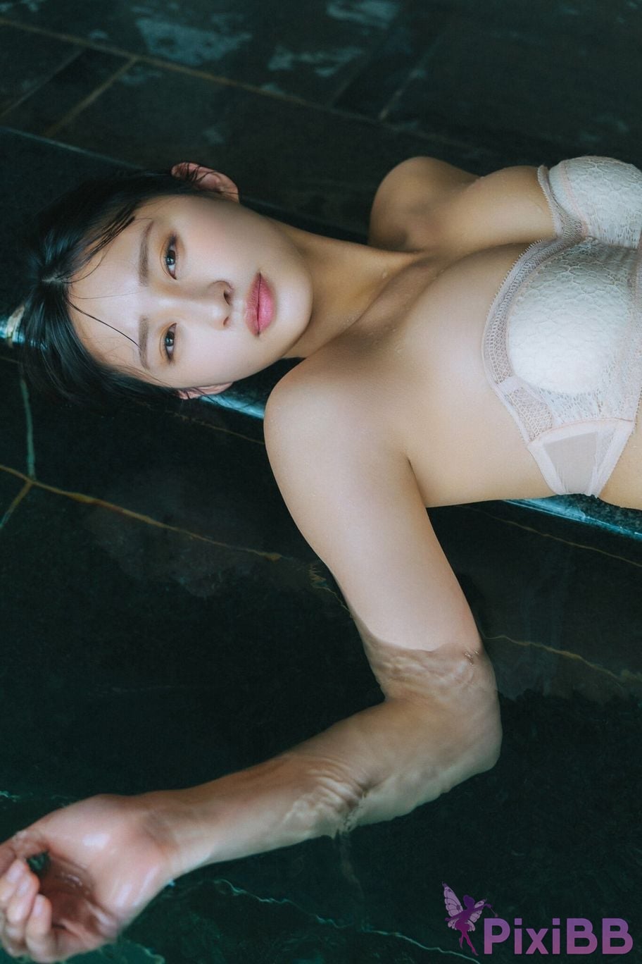 Japanese Idol Hinata Matsumoto FRIDAY digital photo book Bodies staring at each other Vol.2 100 Page super deluxe edition PixiBB.COM 103