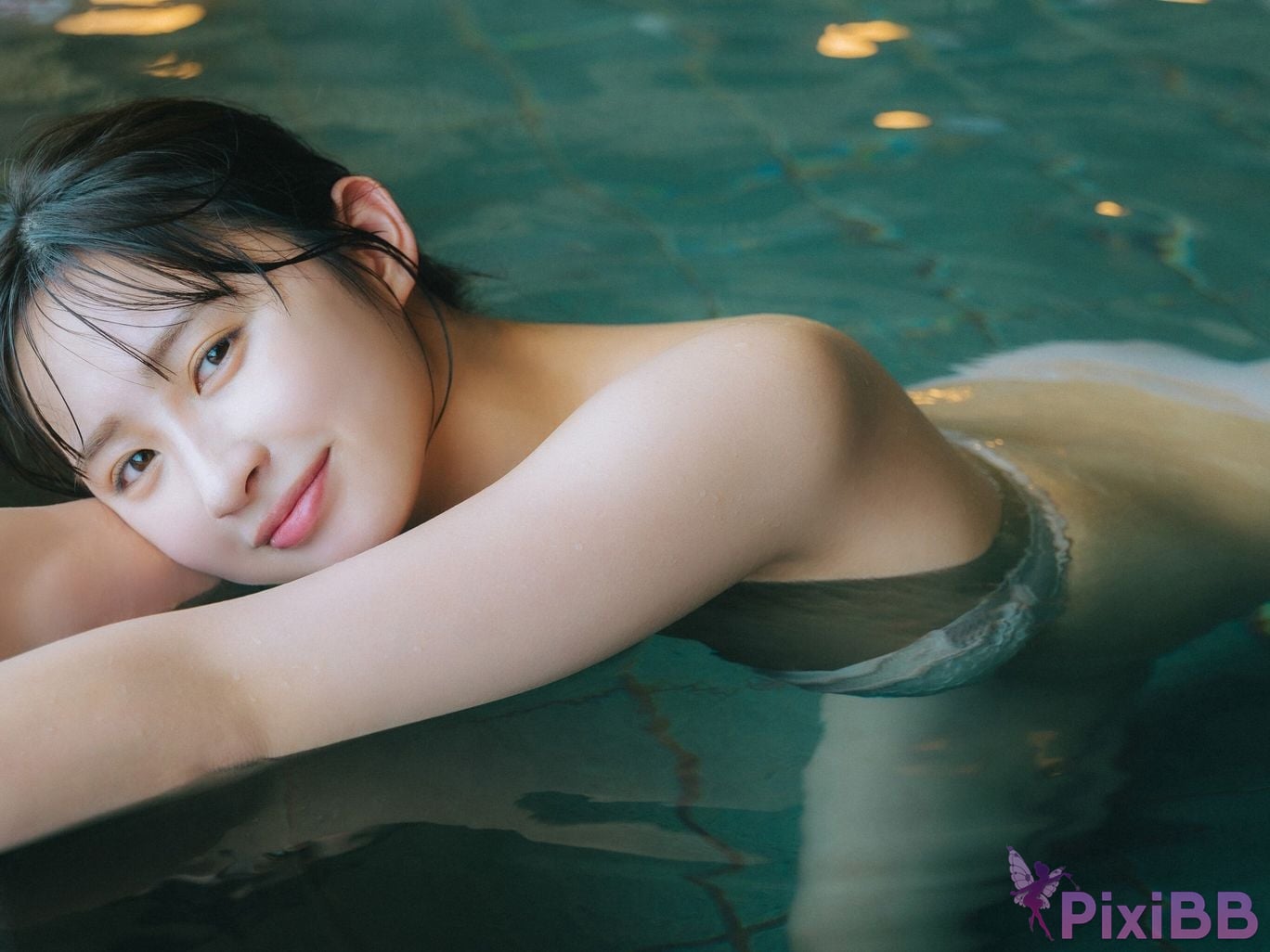 Japanese Idol Hinata Matsumoto FRIDAY digital photo book Bodies staring at each other Vol.2 100 Page super deluxe edition PixiBB.COM 110