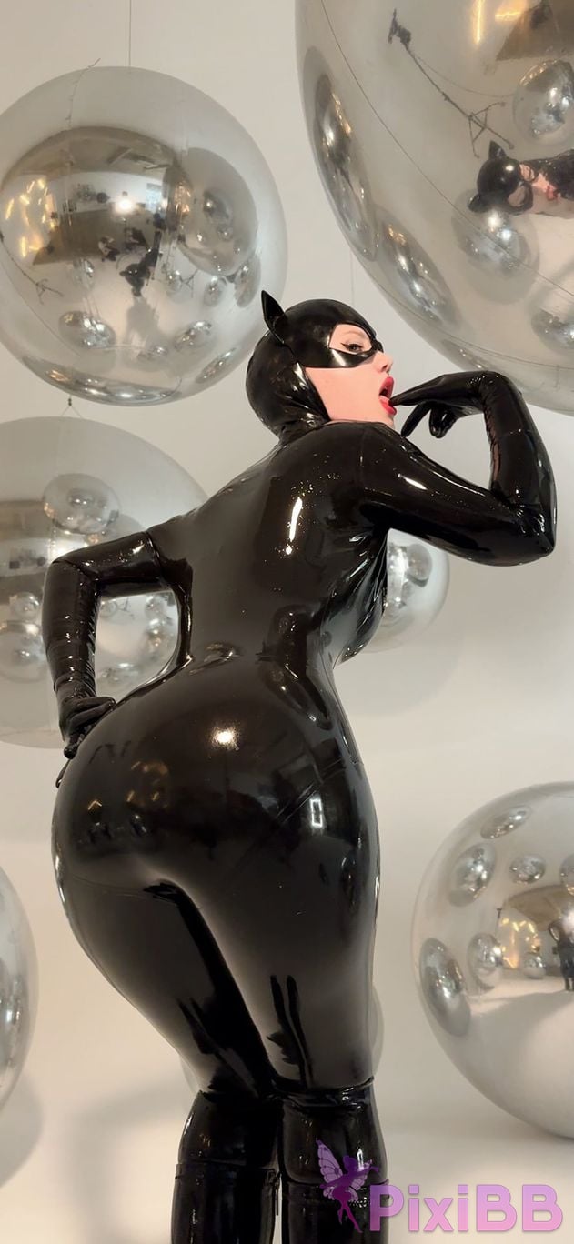 Lada Lyumos Catwoman PixiBB.COM 34