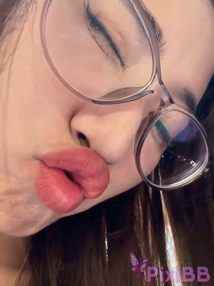 OtherXXX GG BONG1 Stripchat Park close up visible to passers by Fuck and squirt PixiBB.COM 048