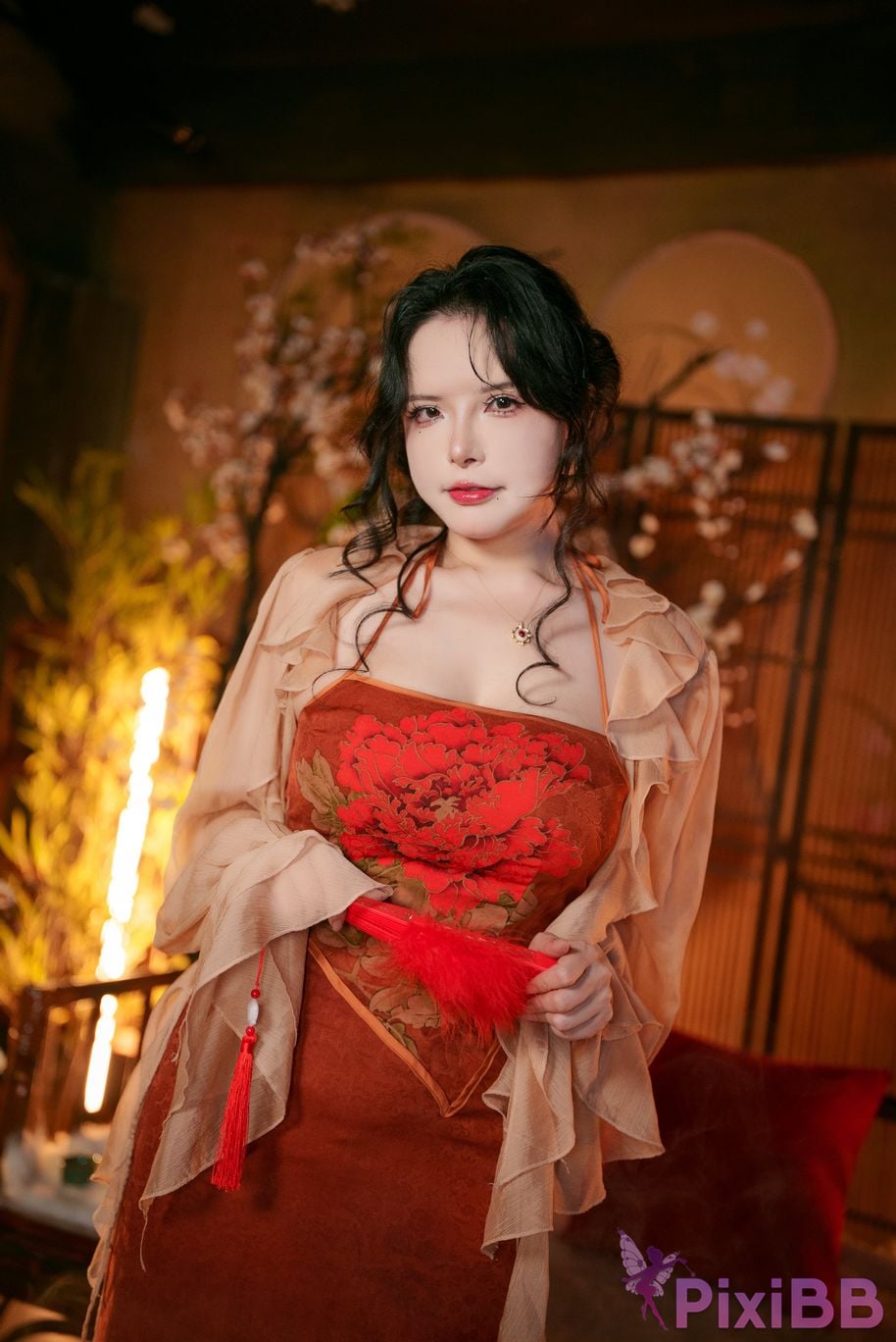 Cosplayer Autumn and Corgi cheongsam PixiBB.COM 023