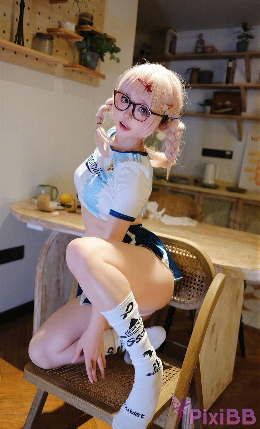 Cosplayer Eiri Kanzawa Lets cheer for you the World Cup together PixiBB.COM 082
