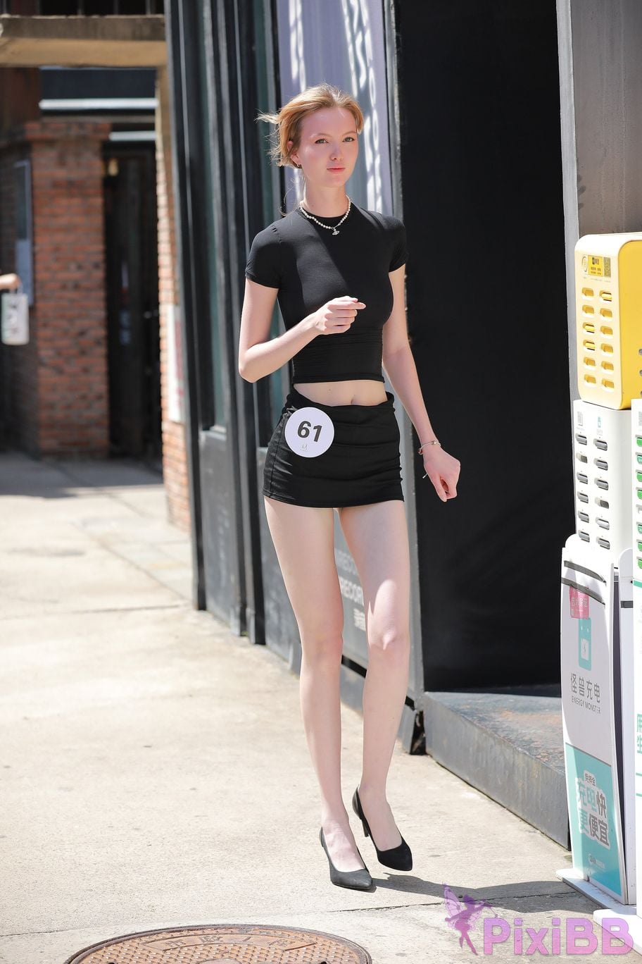 Featured Street Photography Works No.5741 Beautiful girl in super short hot pants skirt PixiBB.COM 026