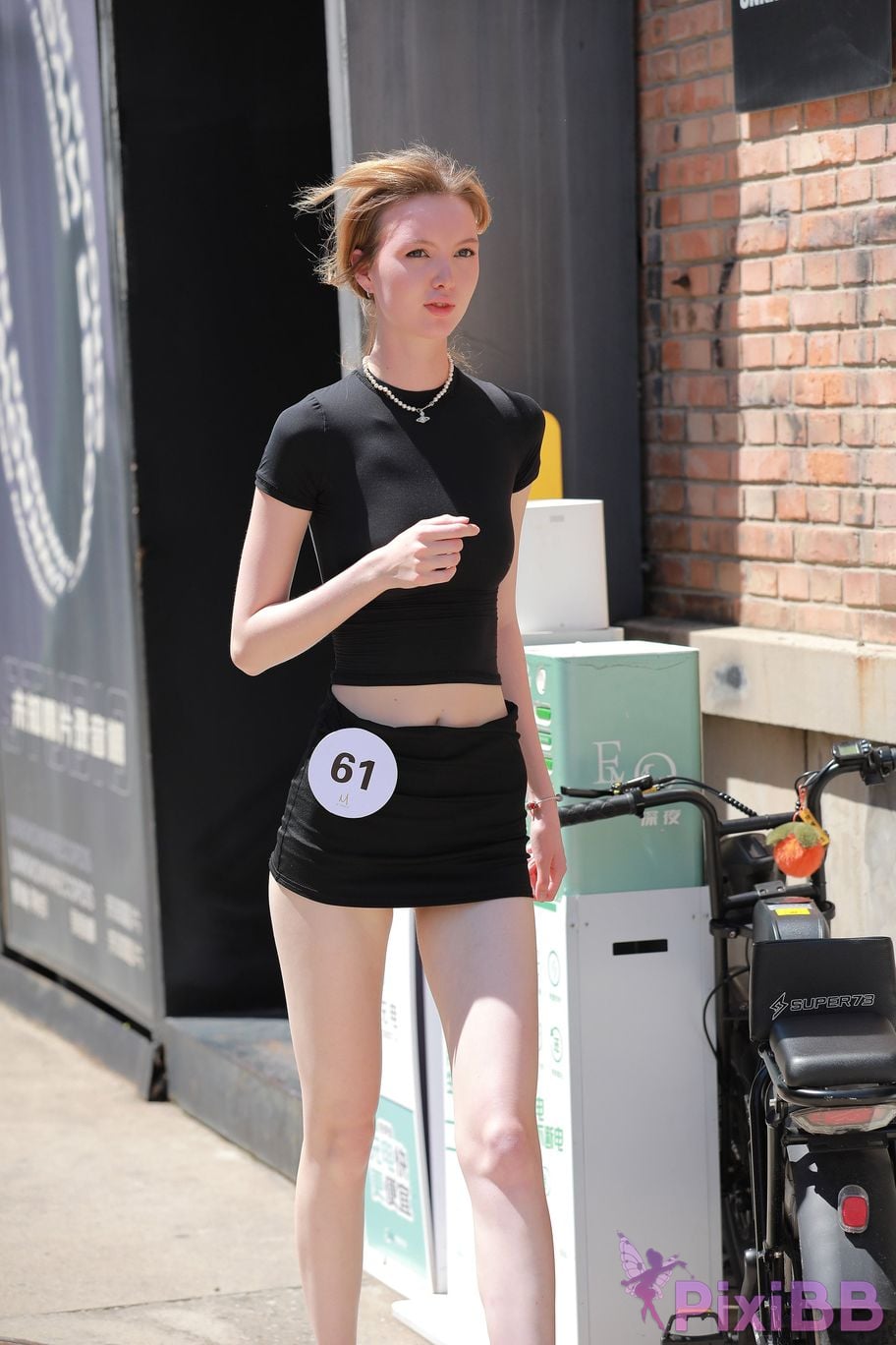 Featured Street Photography Works No.5741 Beautiful girl in super short hot pants skirt PixiBB.COM 031