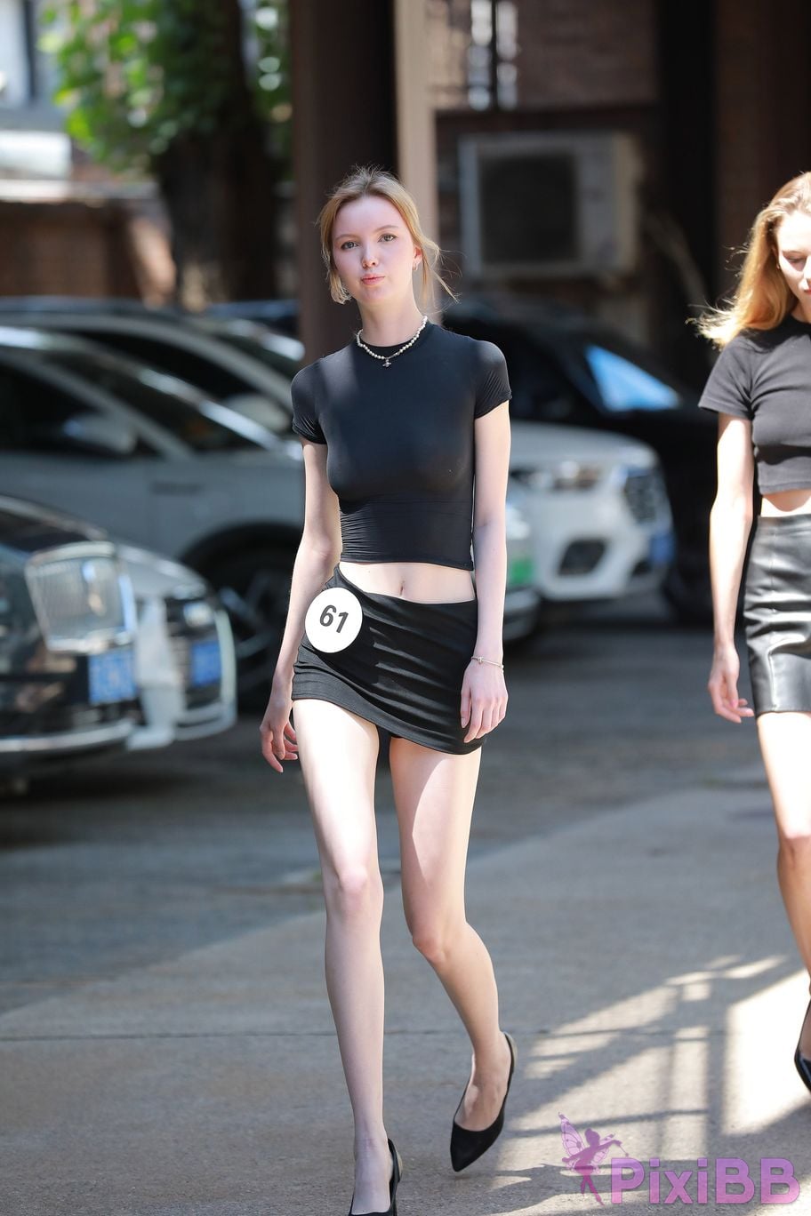 Featured Street Photography Works No.5741 Beautiful girl in super short hot pants skirt PixiBB.COM 120