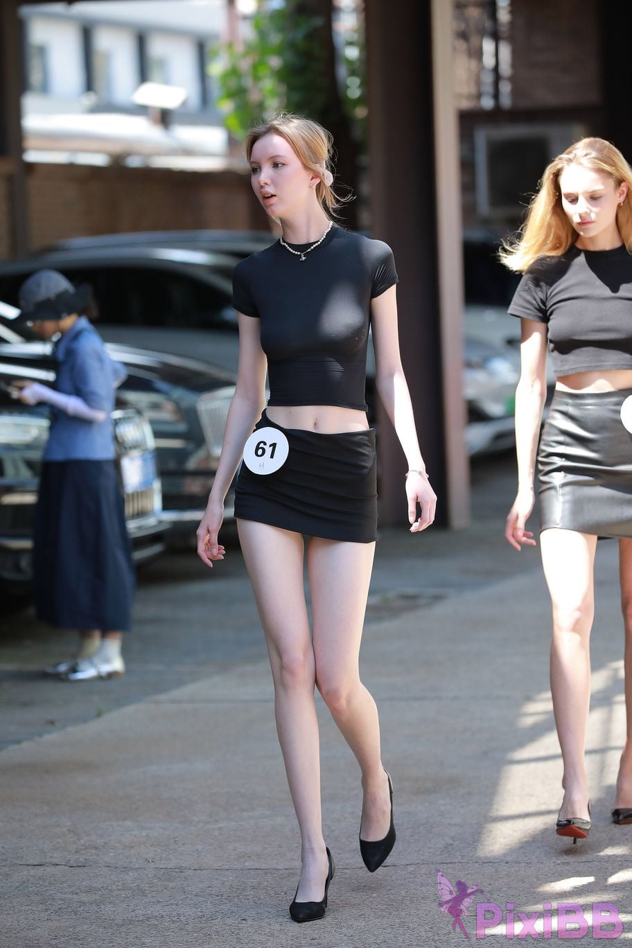 Featured Street Photography Works No.5741 Beautiful girl in super short hot pants skirt PixiBB.COM 122