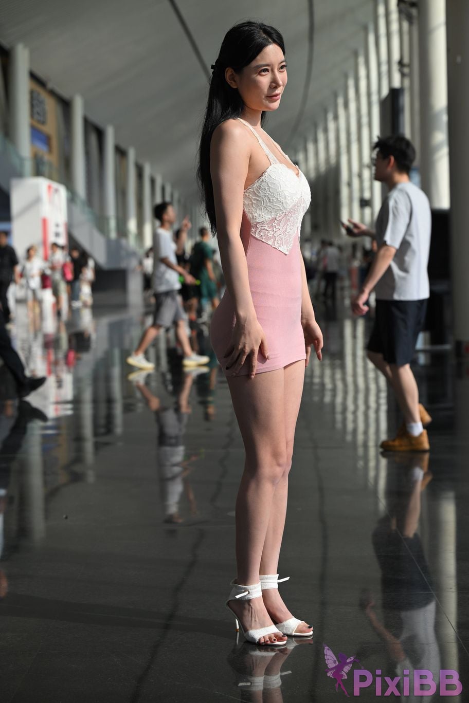 Featured Street Photography Works No.5742 Sexy feet and potato shreds PixiBB.COM 087
