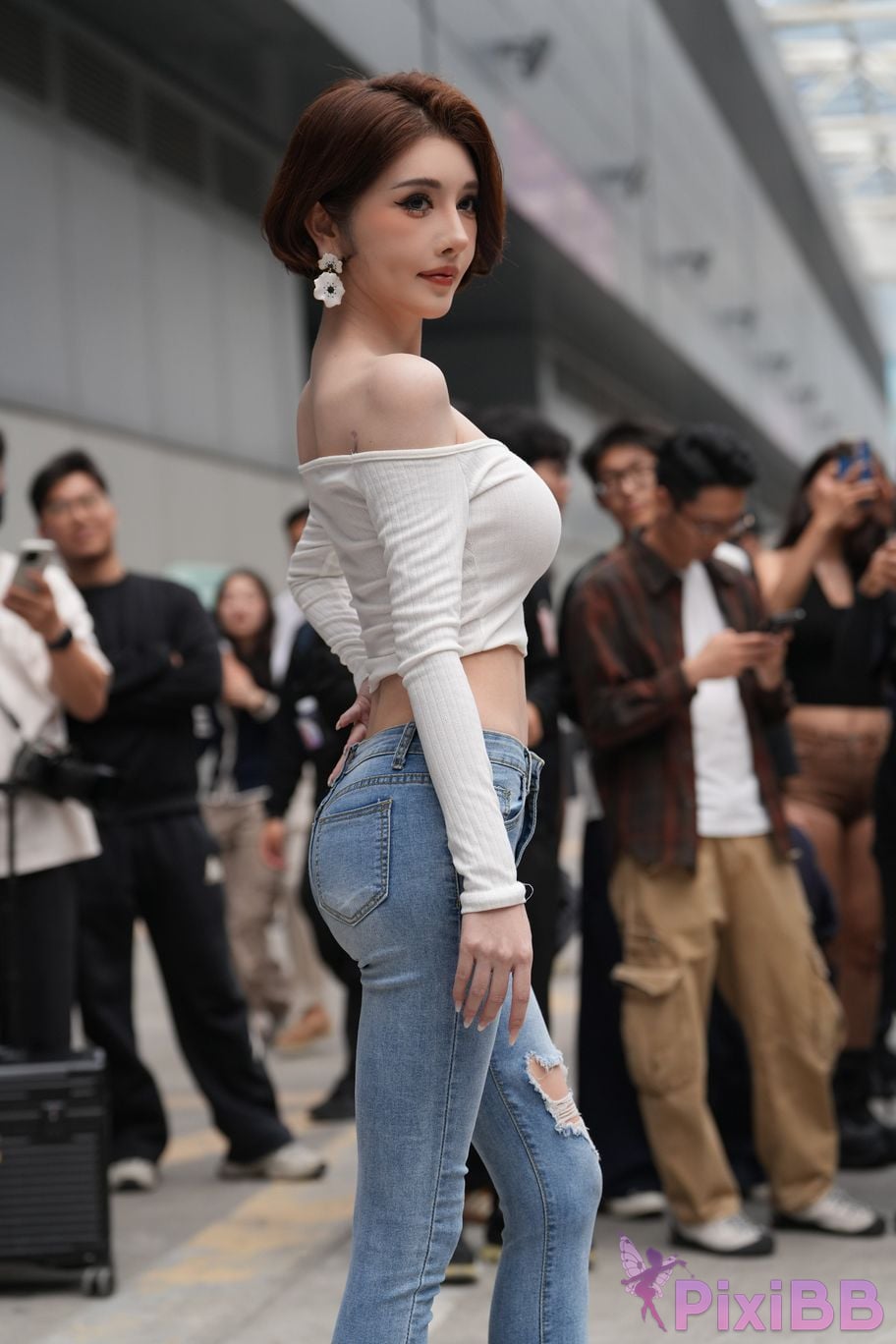 Featured Street Photography Works No.5744 Silk little cat Dabao in jeans PixiBB.COM 002