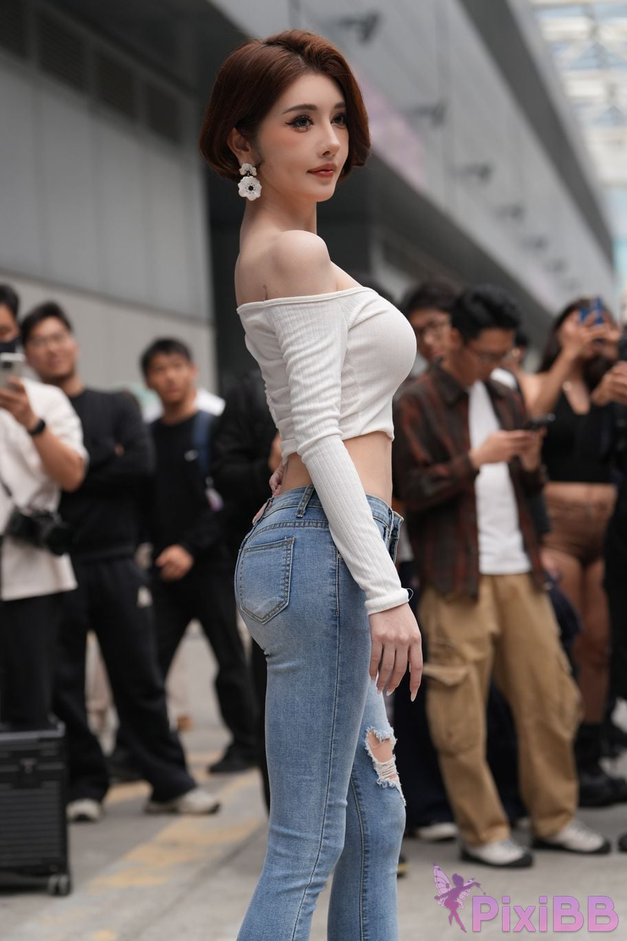 Featured Street Photography Works No.5744 Silk little cat Dabao in jeans PixiBB.COM 003