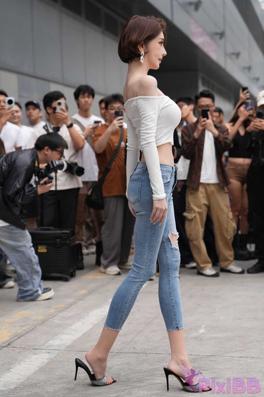 Featured Street Photography Works No.5744 Silk little cat Dabao in jeans PixiBB.COM 012
