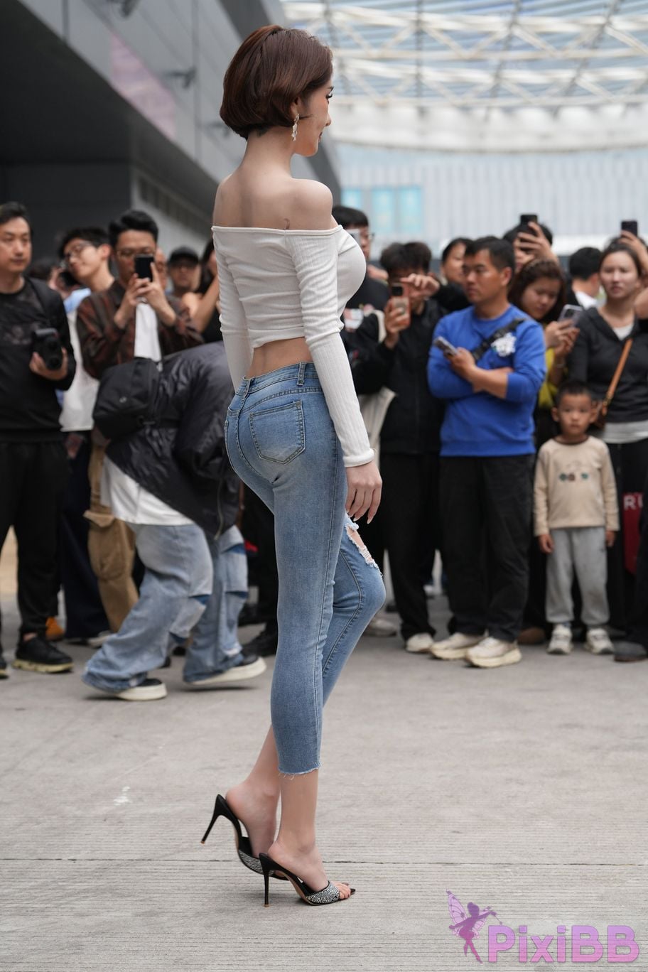 Featured Street Photography Works No.5744 Silk little cat Dabao in jeans PixiBB.COM 013