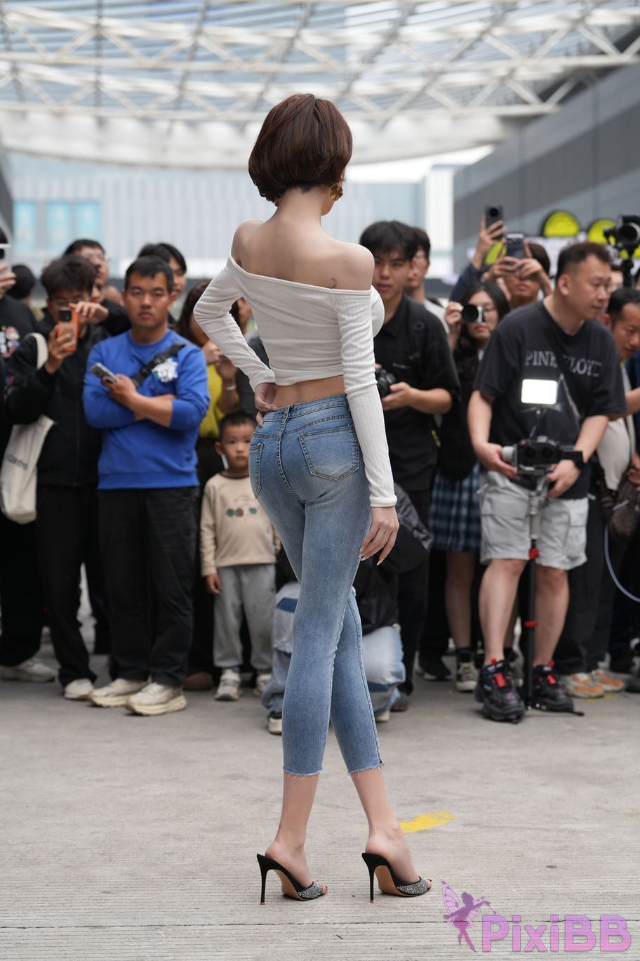 Featured Street Photography Works No.5744 Silk little cat Dabao in jeans PixiBB.COM 016
