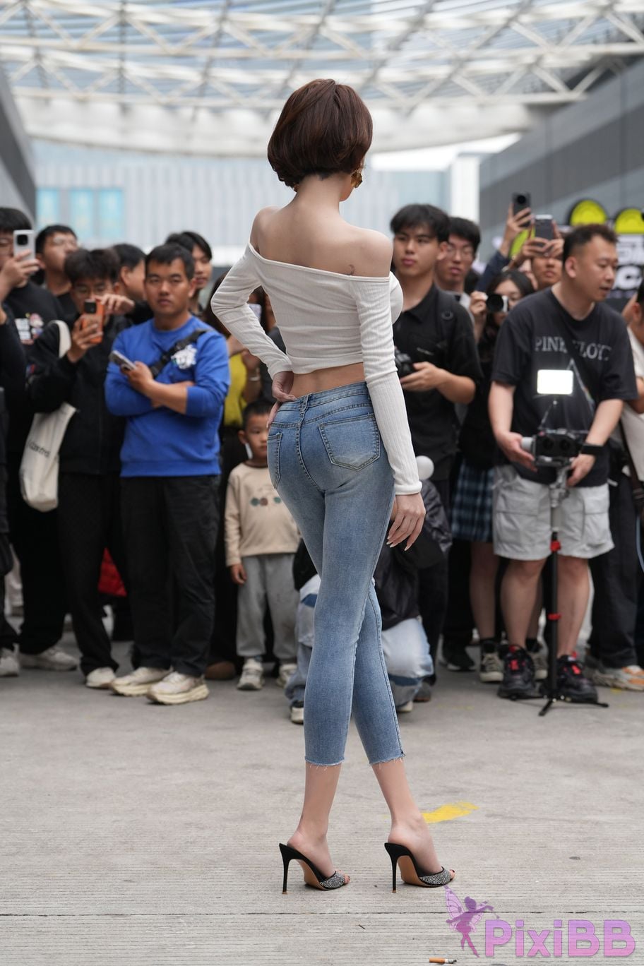 Featured Street Photography Works No.5744 Silk little cat Dabao in jeans PixiBB.COM 018