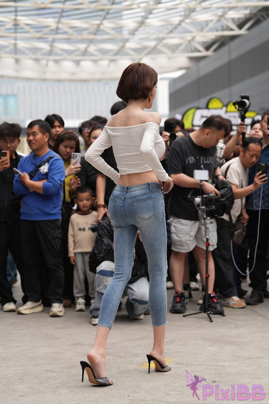 Featured Street Photography Works No.5744 Silk little cat Dabao in jeans PixiBB.COM 024
