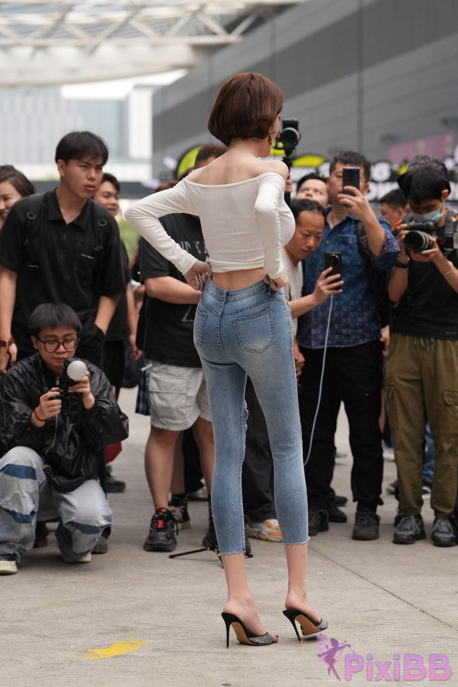 Featured Street Photography Works No.5744 Silk little cat Dabao in jeans PixiBB.COM 025