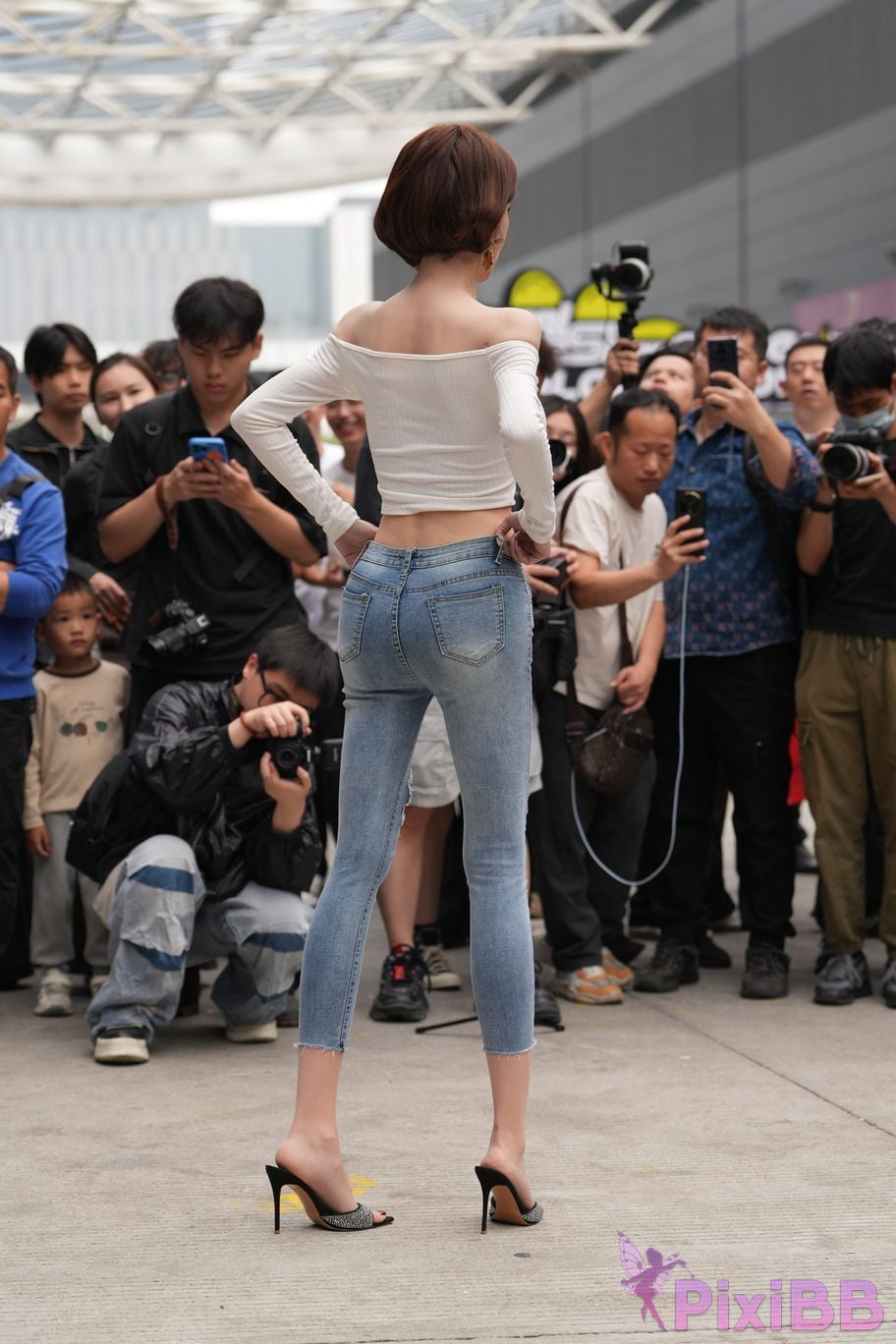 Featured Street Photography Works No.5744 Silk little cat Dabao in jeans PixiBB.COM 030
