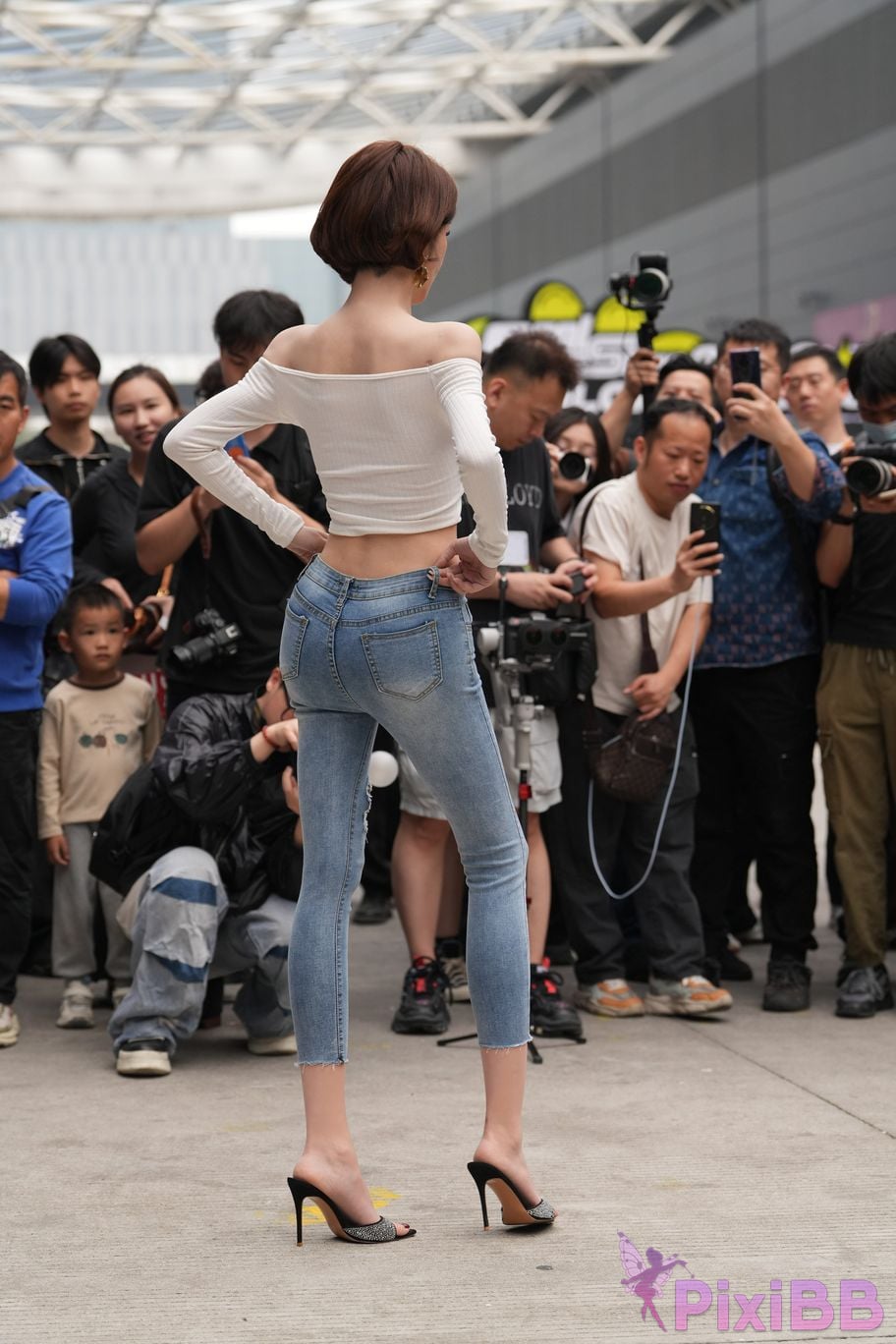 Featured Street Photography Works No.5744 Silk little cat Dabao in jeans PixiBB.COM 031