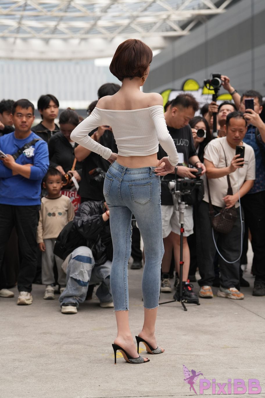 Featured Street Photography Works No.5744 Silk little cat Dabao in jeans PixiBB.COM 032