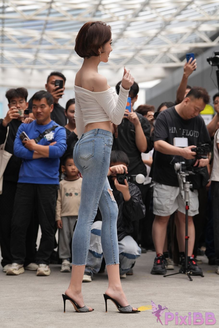 Featured Street Photography Works No.5744 Silk little cat Dabao in jeans PixiBB.COM 037