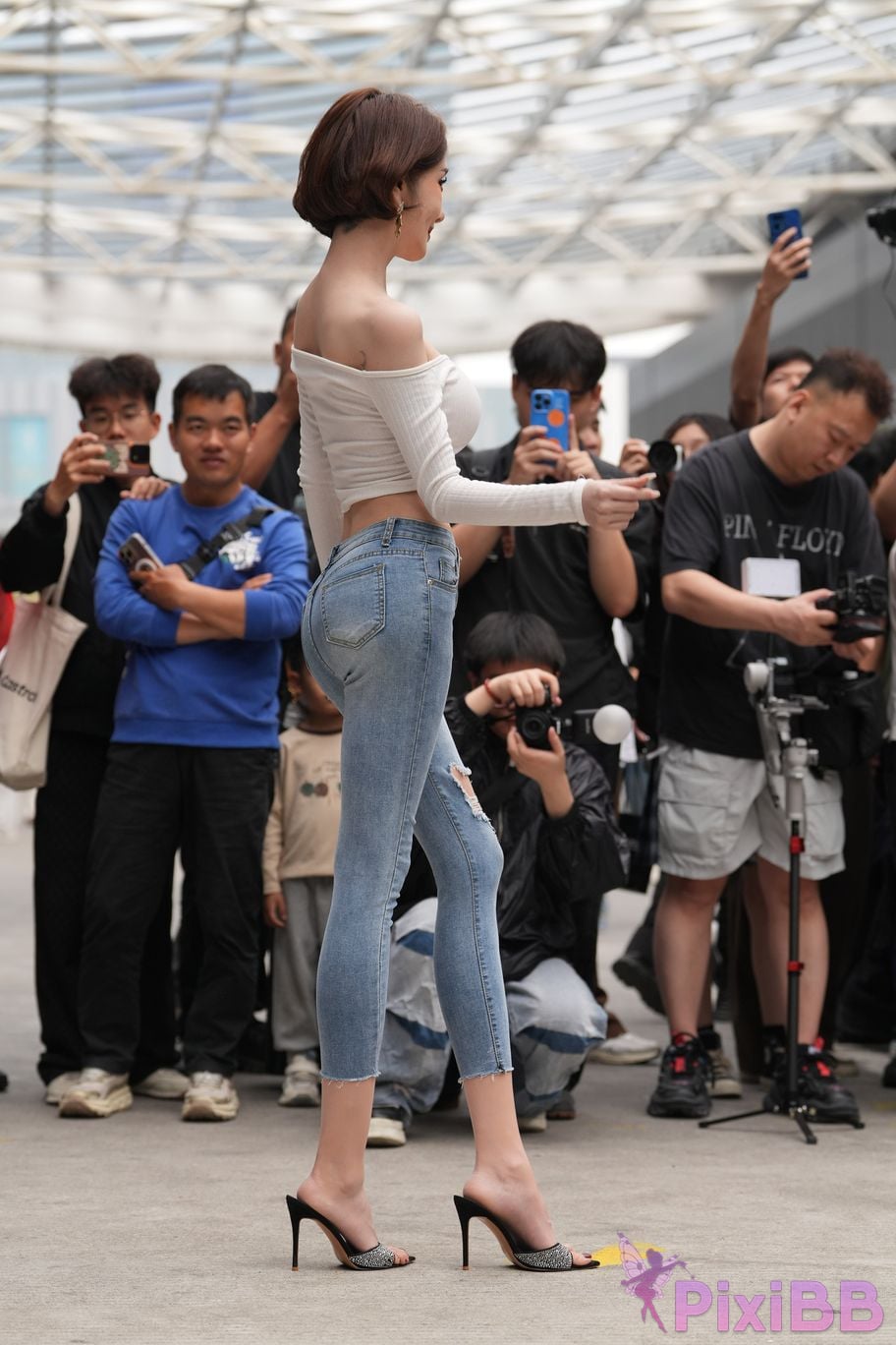 Featured Street Photography Works No.5744 Silk little cat Dabao in jeans PixiBB.COM 039