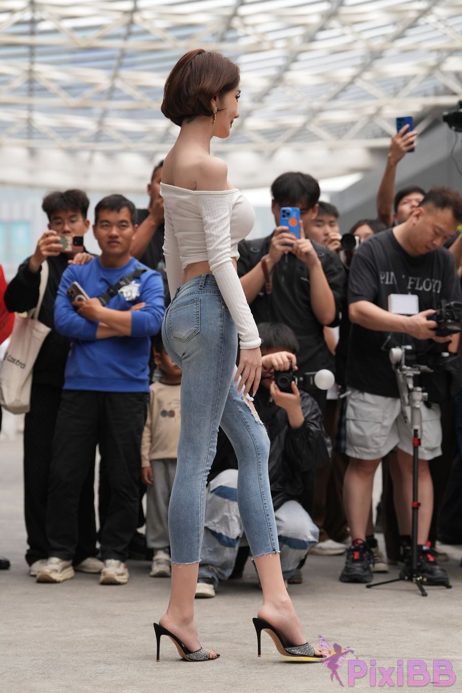 Featured Street Photography Works No.5744 Silk little cat Dabao in jeans PixiBB.COM 040