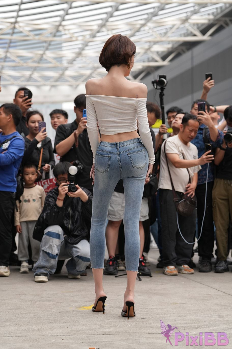 Featured Street Photography Works No.5744 Silk little cat Dabao in jeans PixiBB.COM 043