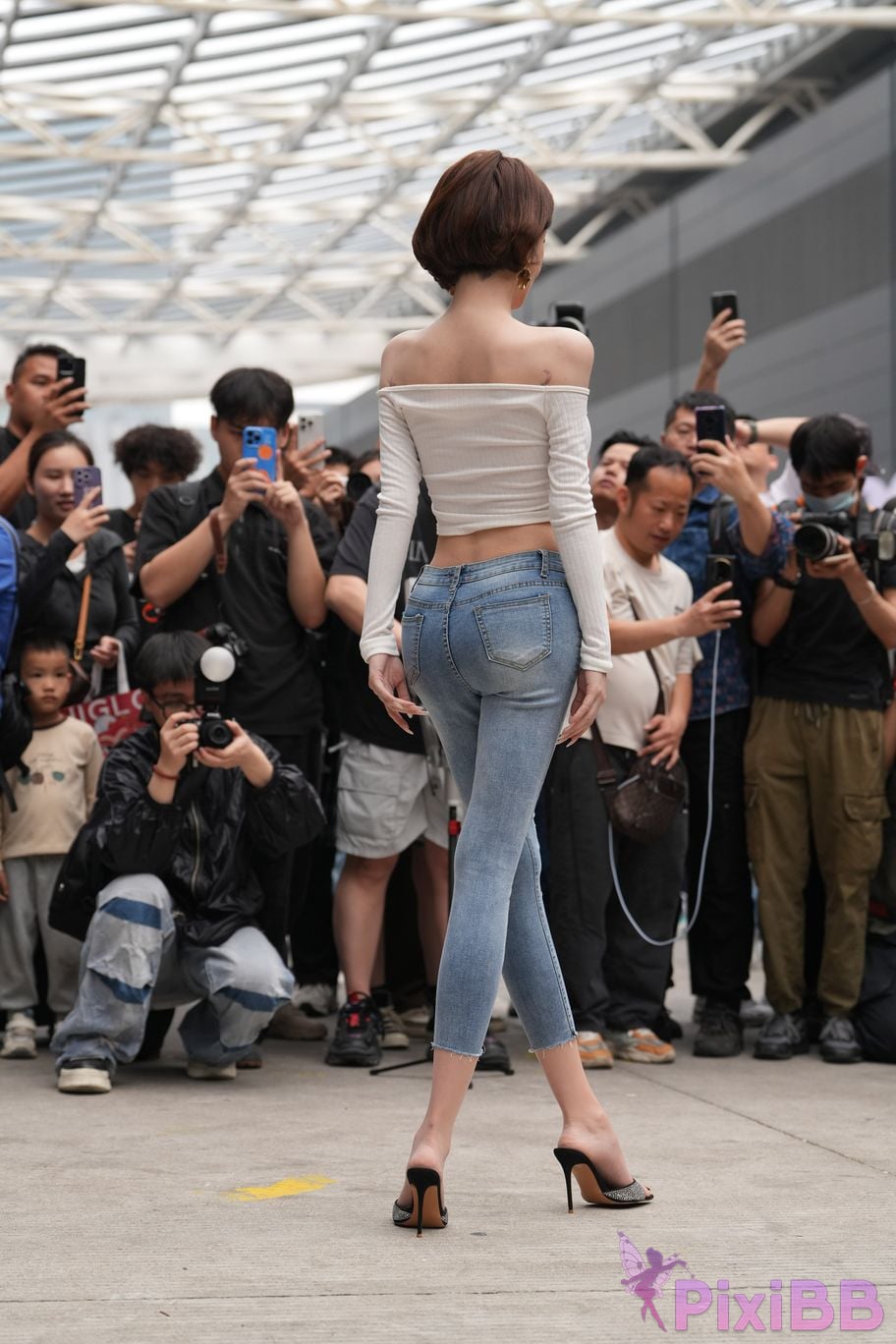 Featured Street Photography Works No.5744 Silk little cat Dabao in jeans PixiBB.COM 046