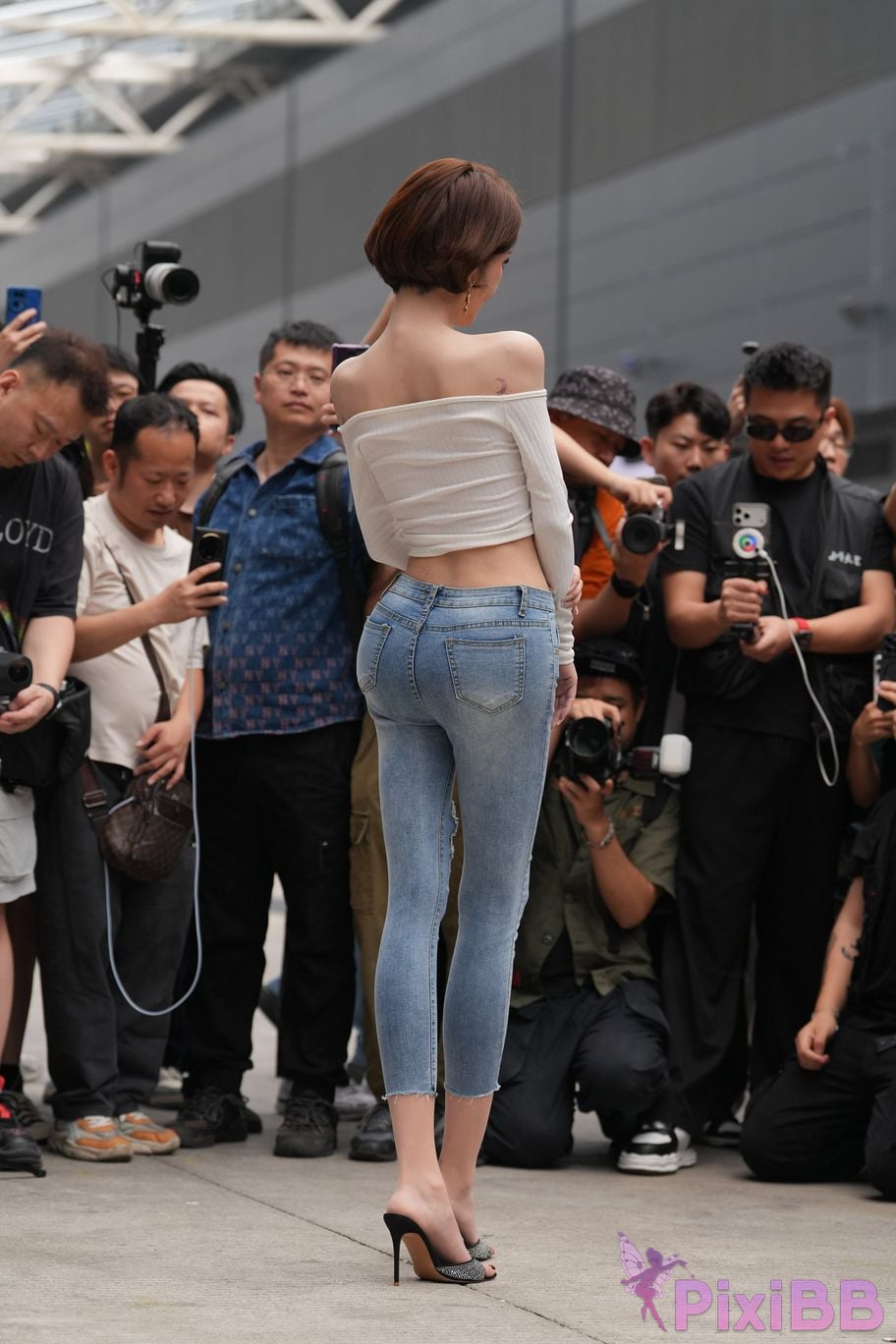 Featured Street Photography Works No.5744 Silk little cat Dabao in jeans PixiBB.COM 049