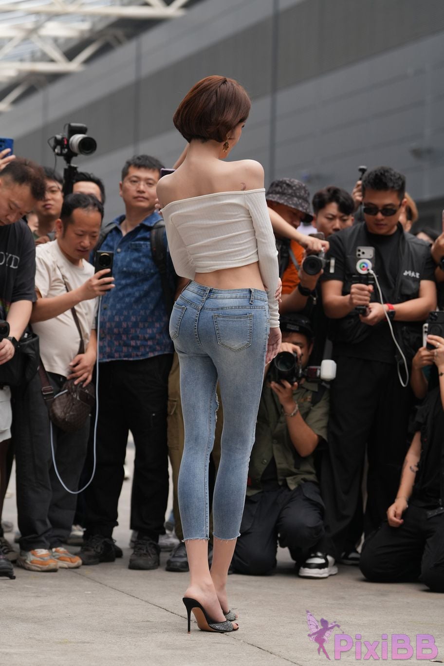 Featured Street Photography Works No.5744 Silk little cat Dabao in jeans PixiBB.COM 050