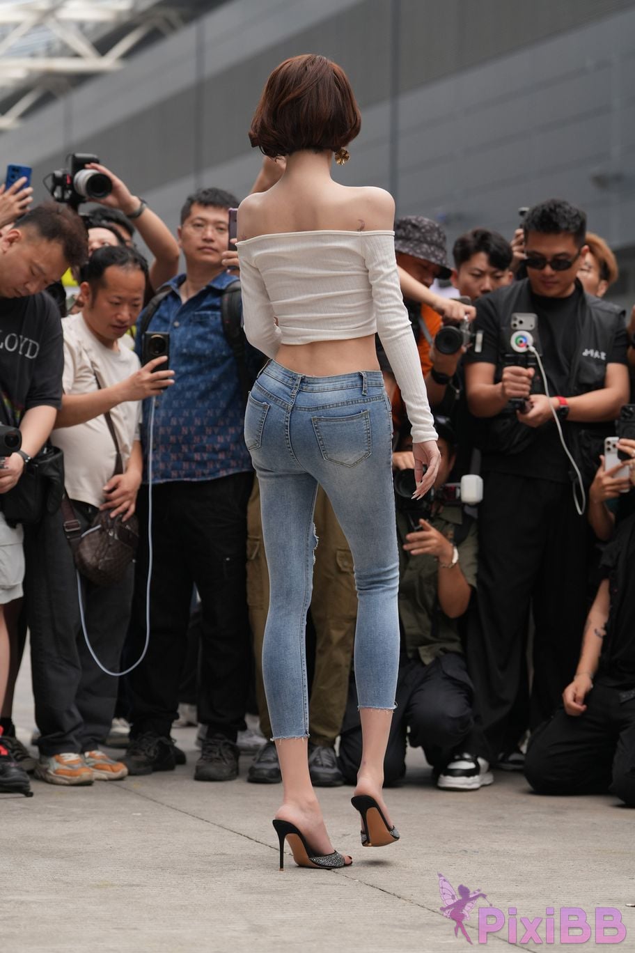 Featured Street Photography Works No.5744 Silk little cat Dabao in jeans PixiBB.COM 052