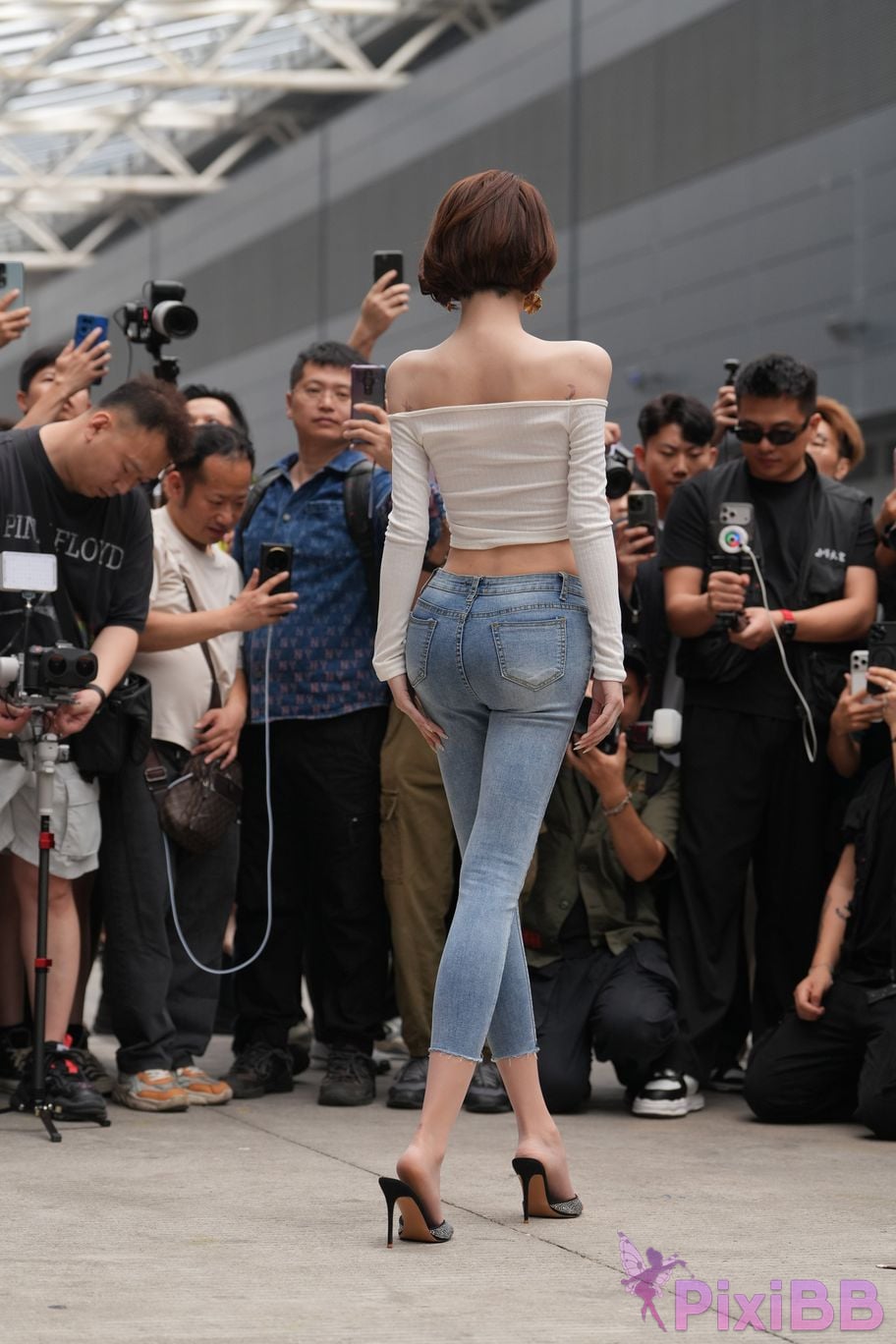 Featured Street Photography Works No.5744 Silk little cat Dabao in jeans PixiBB.COM 054