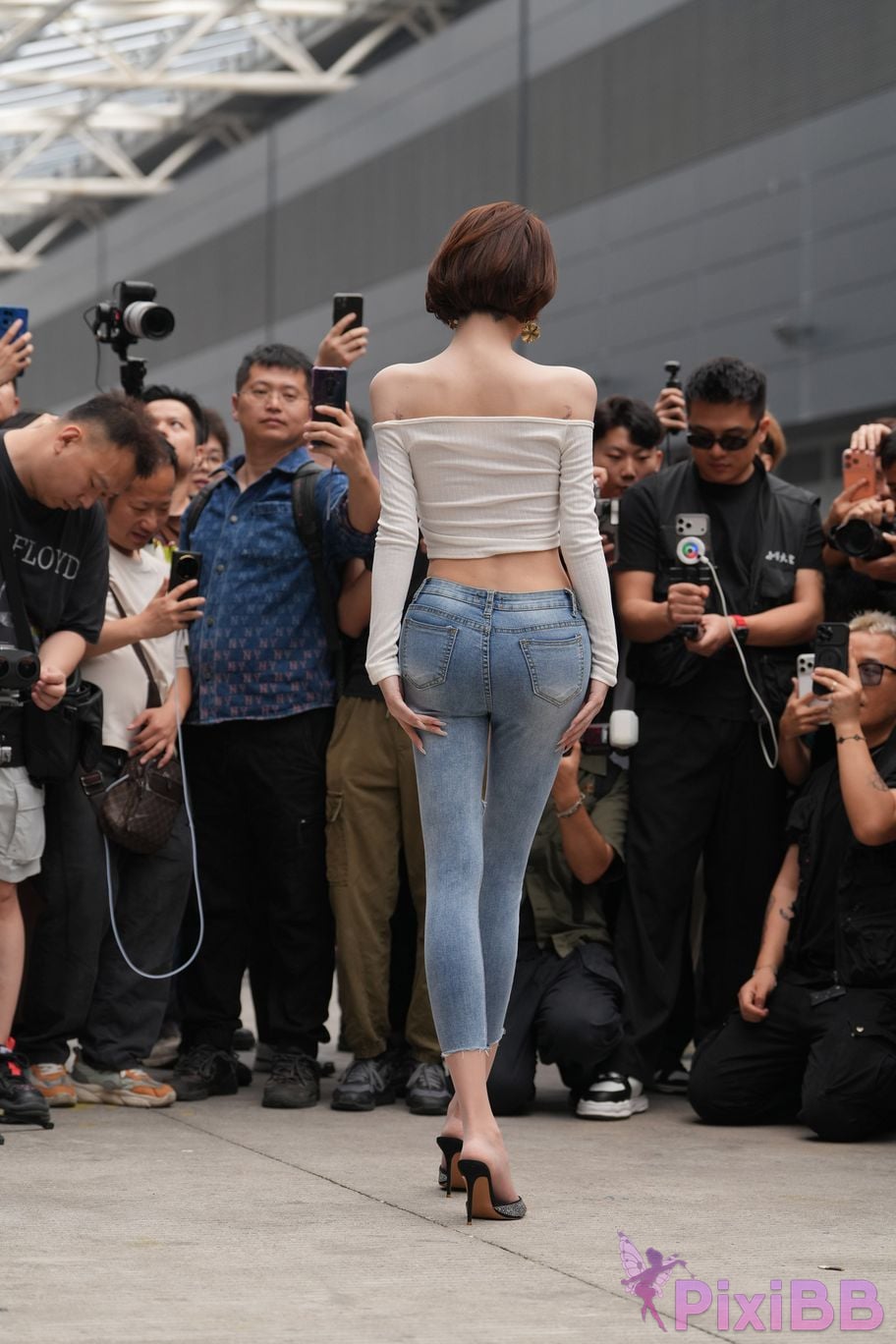 Featured Street Photography Works No.5744 Silk little cat Dabao in jeans PixiBB.COM 056