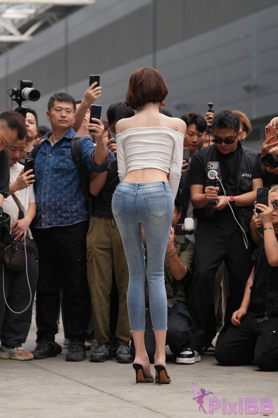 Featured Street Photography Works No.5744 Silk little cat Dabao in jeans PixiBB.COM 057