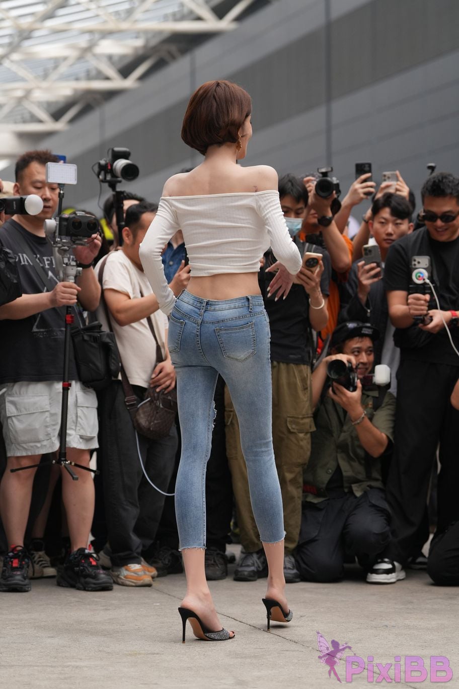 Featured Street Photography Works No.5744 Silk little cat Dabao in jeans PixiBB.COM 059