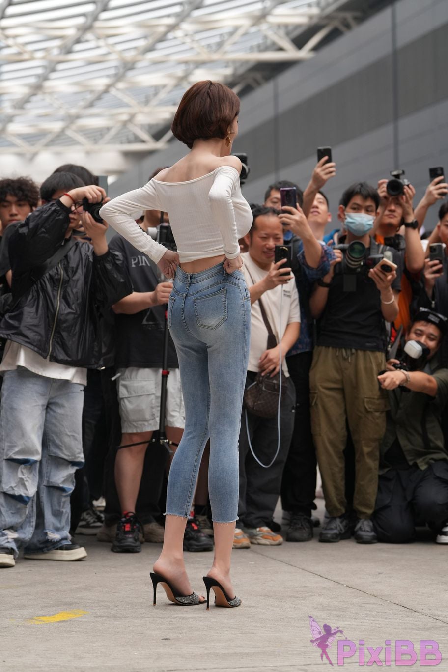 Featured Street Photography Works No.5744 Silk little cat Dabao in jeans PixiBB.COM 062