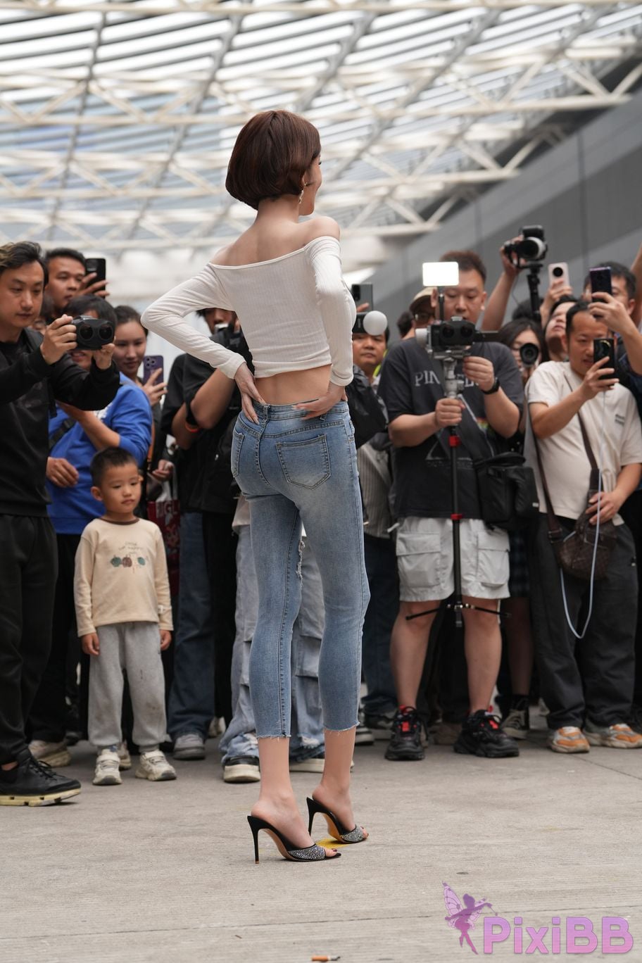 Featured Street Photography Works No.5744 Silk little cat Dabao in jeans PixiBB.COM 066