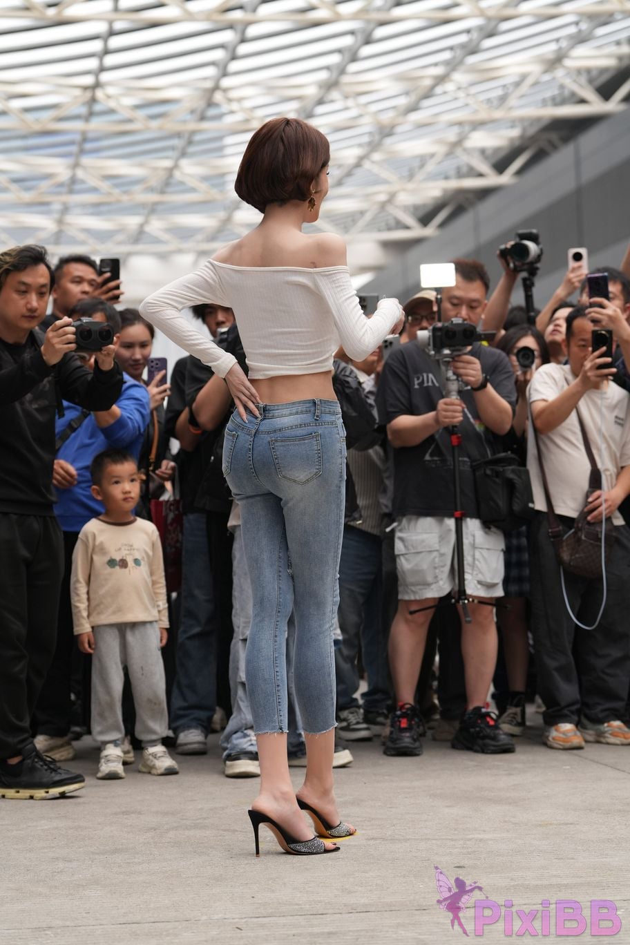 Featured Street Photography Works No.5744 Silk little cat Dabao in jeans PixiBB.COM 067