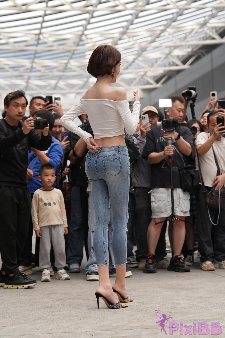 Featured Street Photography Works No.5744 Silk little cat Dabao in jeans PixiBB.COM 068