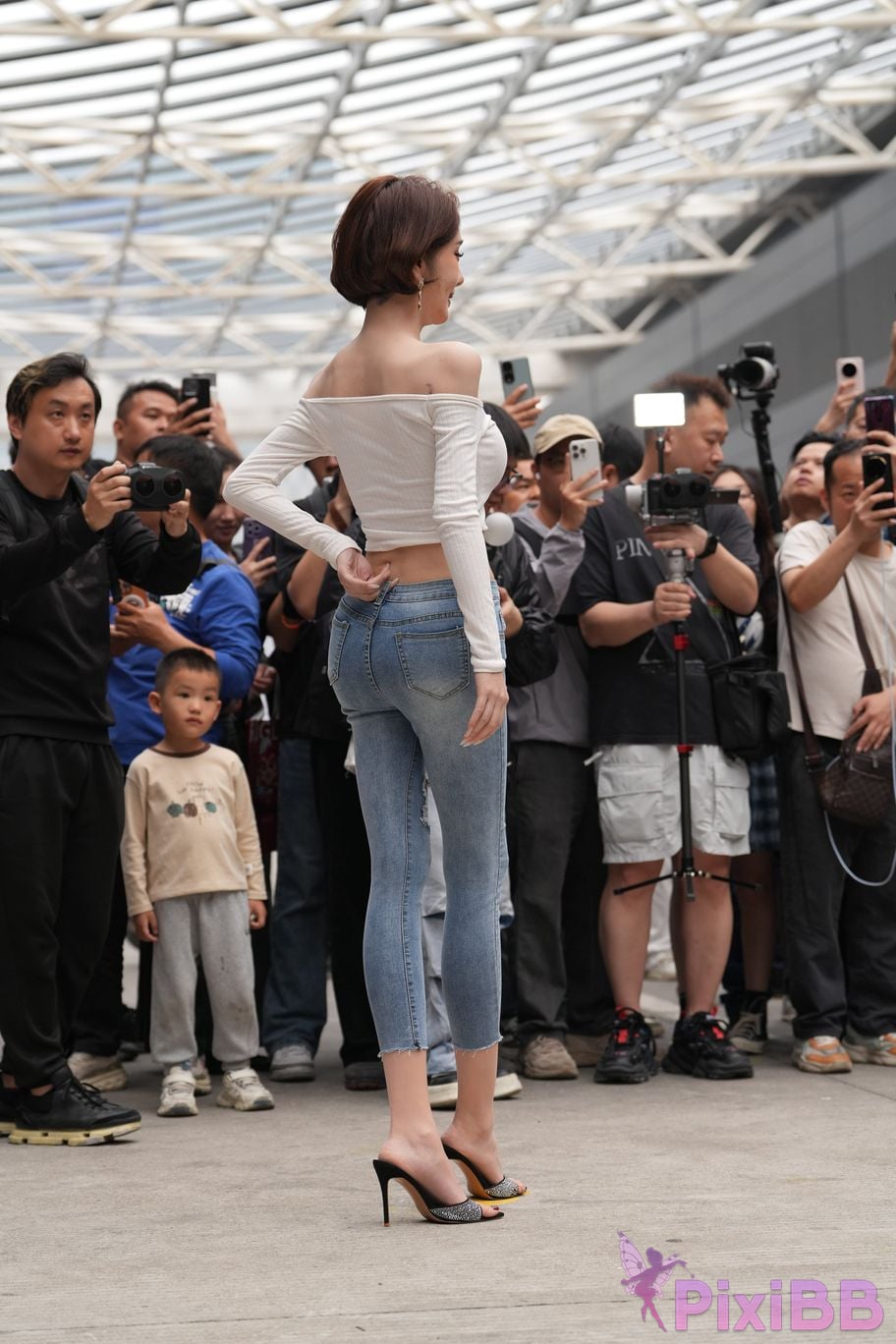 Featured Street Photography Works No.5744 Silk little cat Dabao in jeans PixiBB.COM 069