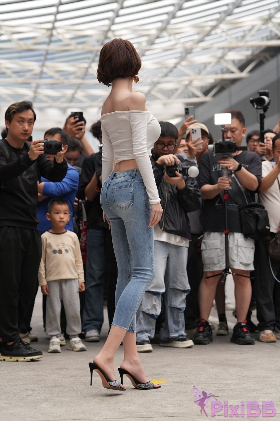 Featured Street Photography Works No.5744 Silk little cat Dabao in jeans PixiBB.COM 071
