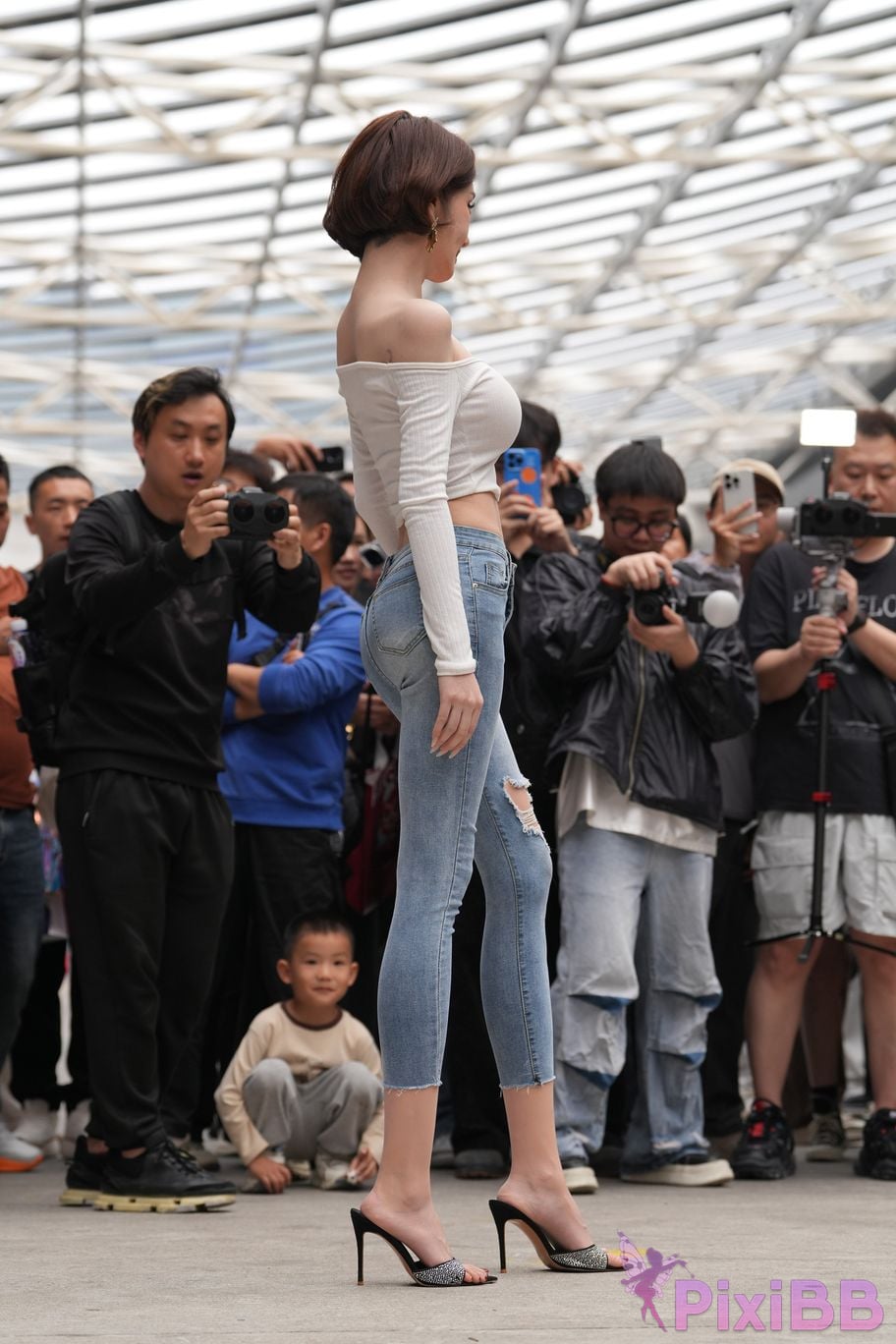 Featured Street Photography Works No.5744 Silk little cat Dabao in jeans PixiBB.COM 072