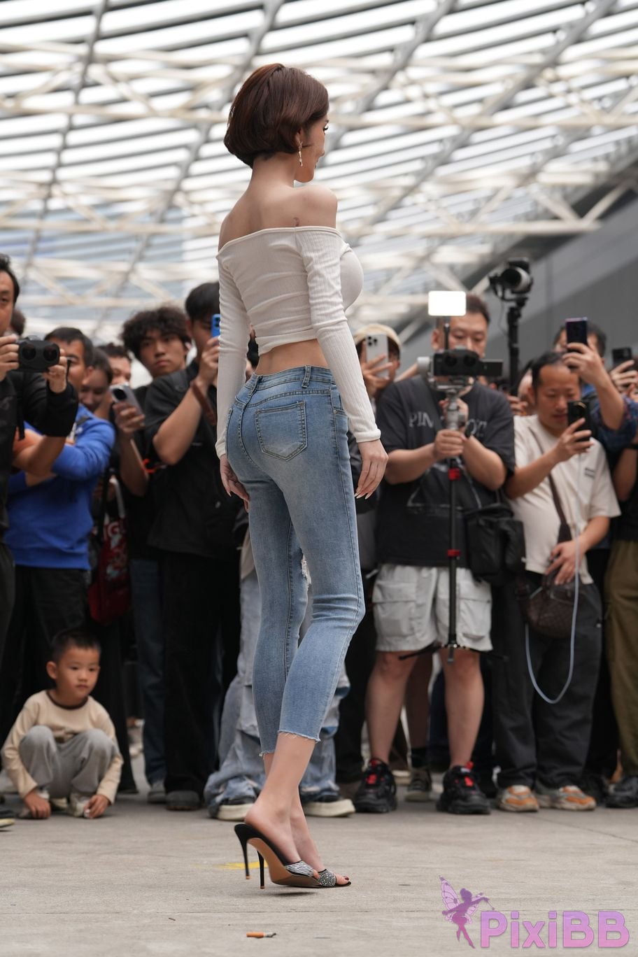 Featured Street Photography Works No.5744 Silk little cat Dabao in jeans PixiBB.COM 074