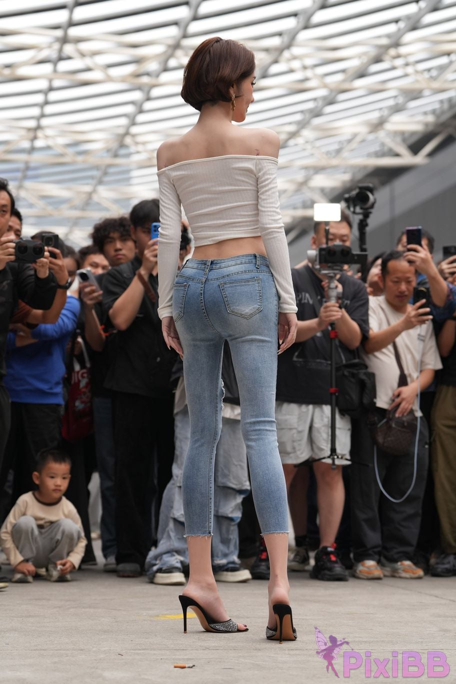 Featured Street Photography Works No.5744 Silk little cat Dabao in jeans PixiBB.COM 075