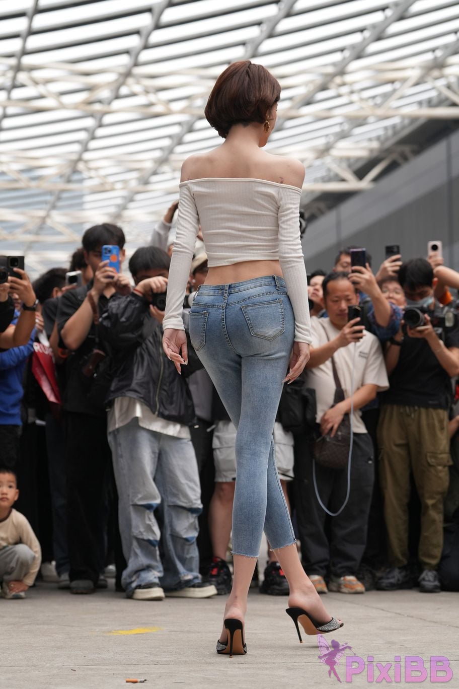 Featured Street Photography Works No.5744 Silk little cat Dabao in jeans PixiBB.COM 078