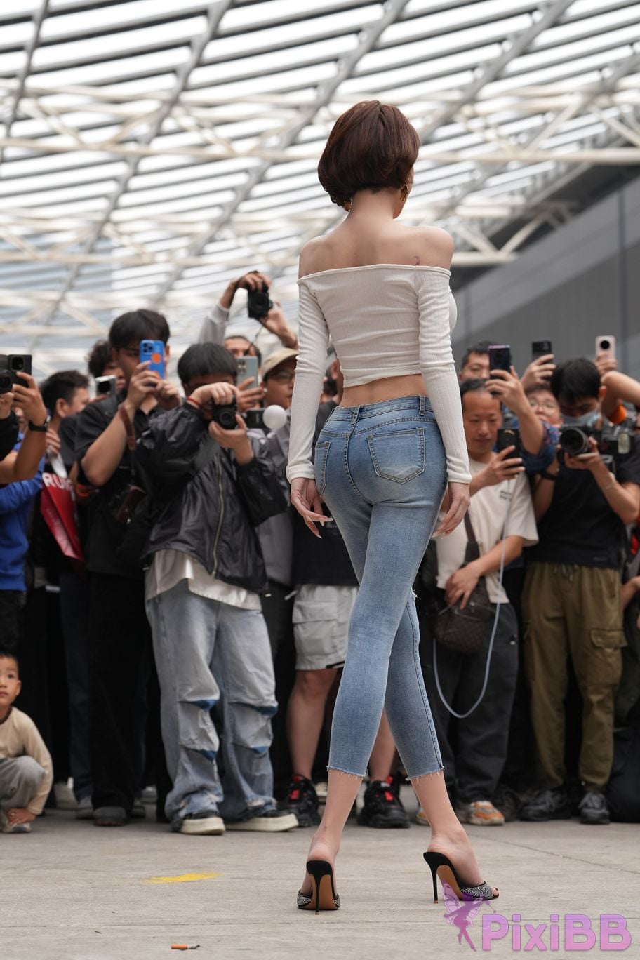 Featured Street Photography Works No.5744 Silk little cat Dabao in jeans PixiBB.COM 079