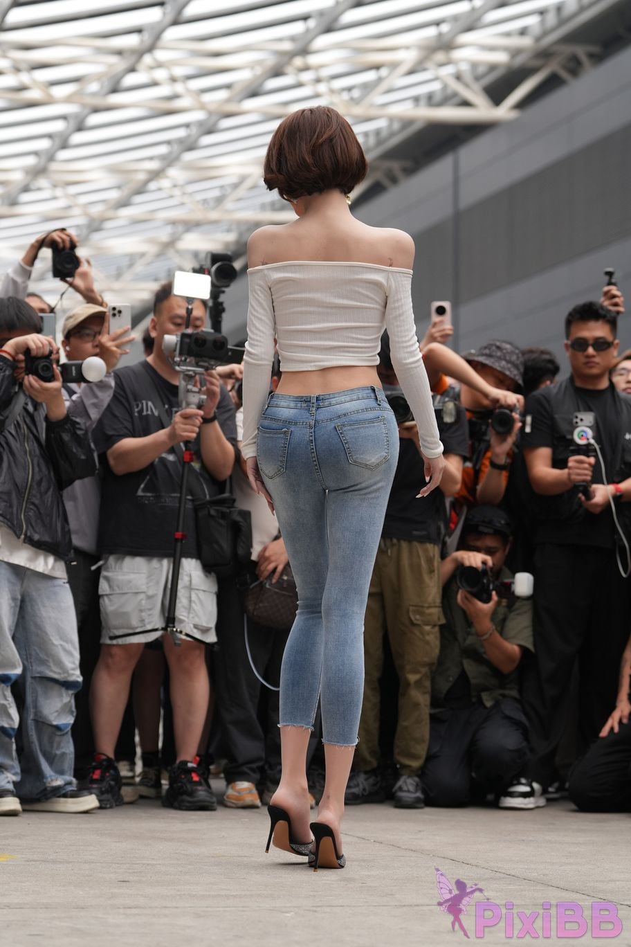Featured Street Photography Works No.5744 Silk little cat Dabao in jeans PixiBB.COM 080