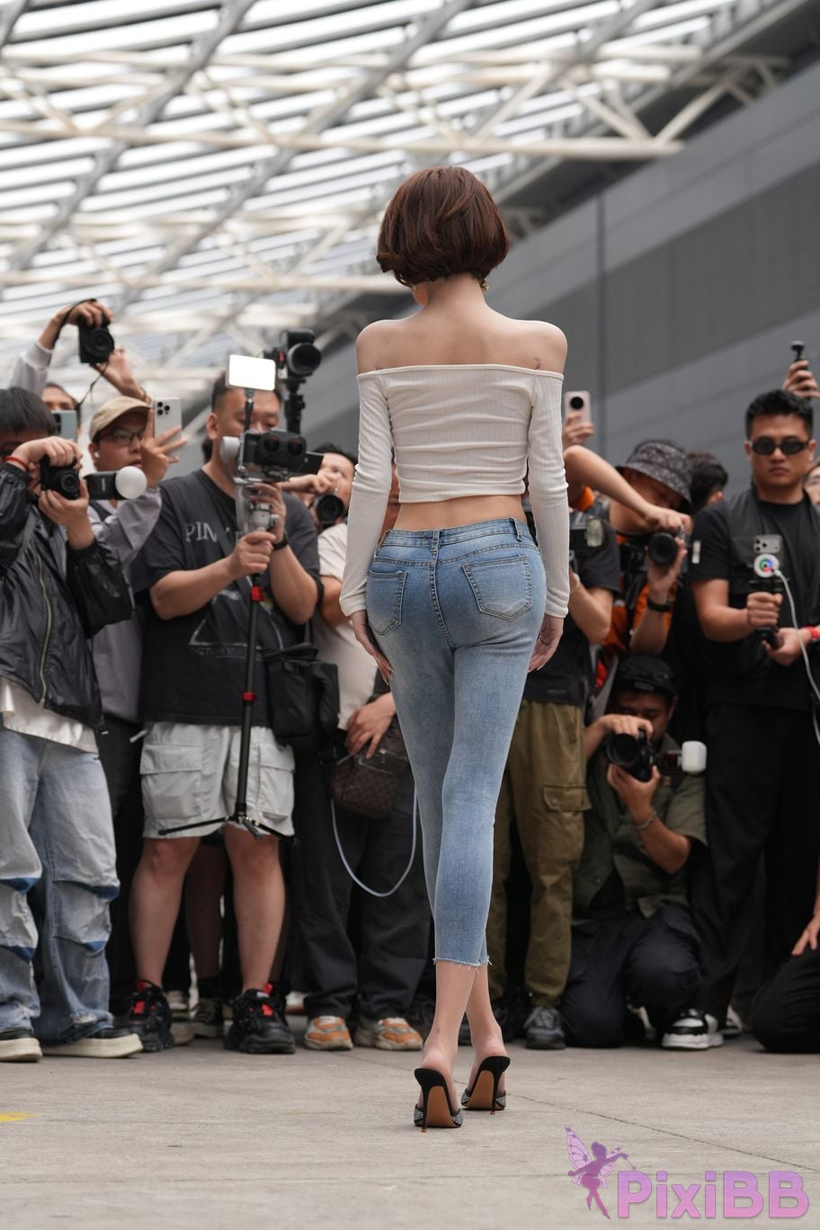 Featured Street Photography Works No.5744 Silk little cat Dabao in jeans PixiBB.COM 081